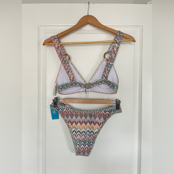 NWT CUPSHE Chevron V-Neck Triangle Top & O-Ring Hipster Bikini Set - Picture 3 of 8
